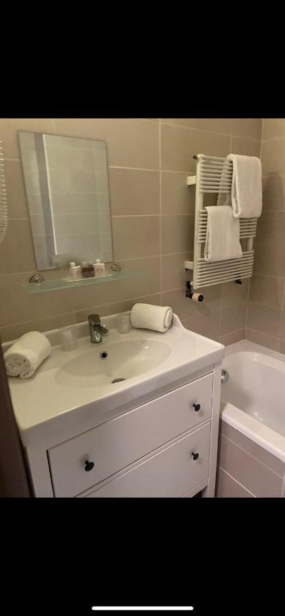 Park Hotel Airport 샤를루아 외부 사진