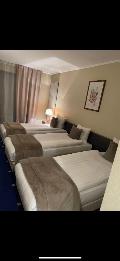 Park Hotel Airport 샤를루아 외부 사진