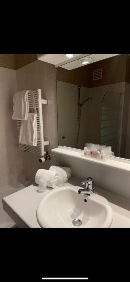 Park Hotel Airport 샤를루아 외부 사진