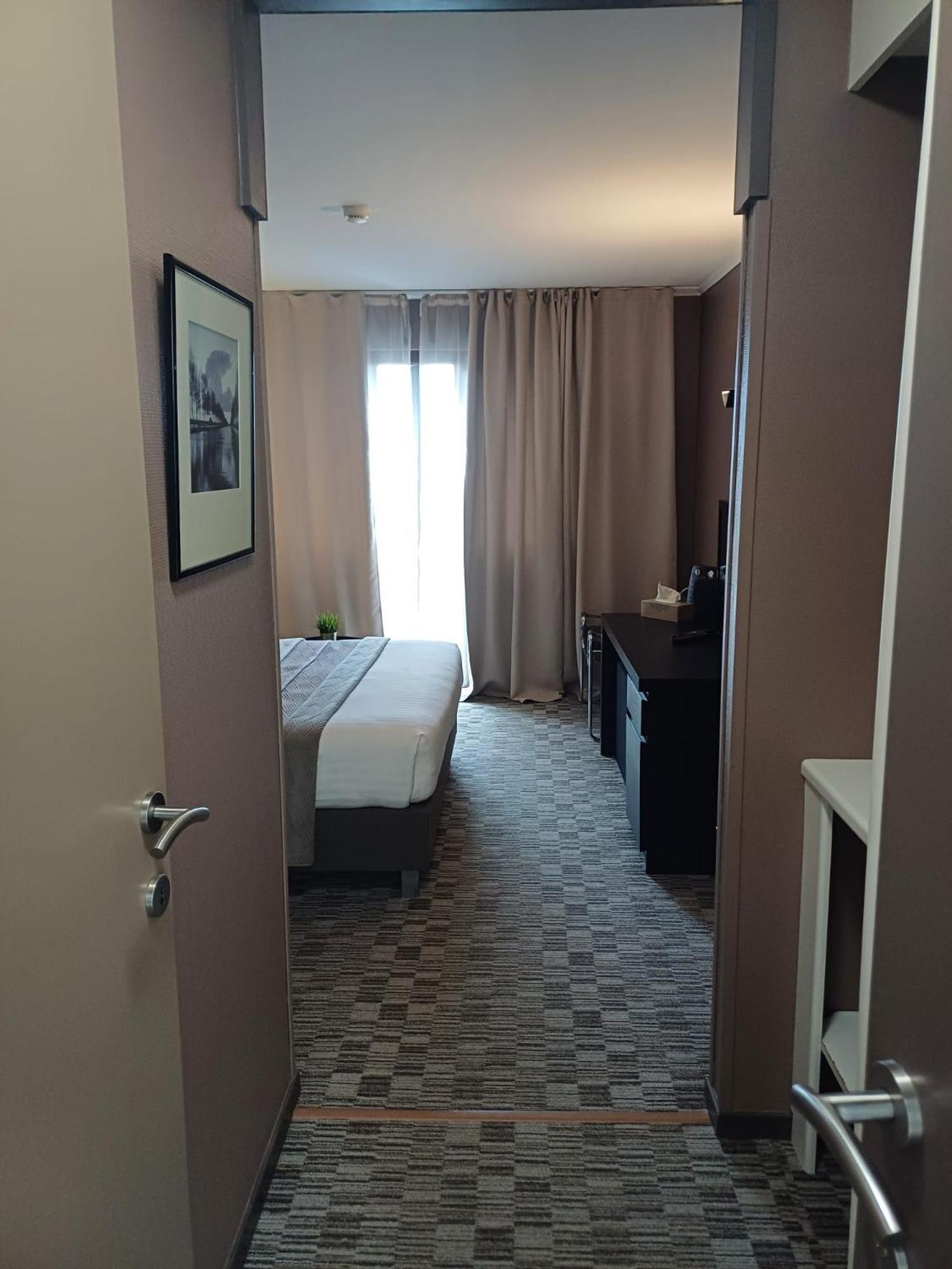 Park Hotel Airport 샤를루아 외부 사진