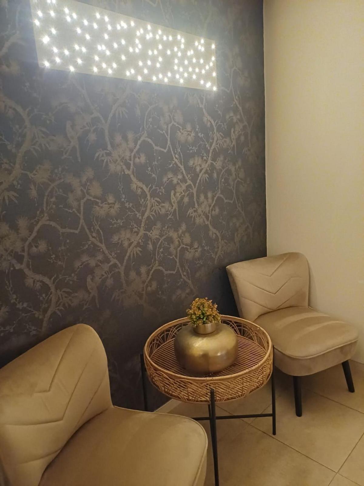 Park Hotel Airport 샤를루아 외부 사진