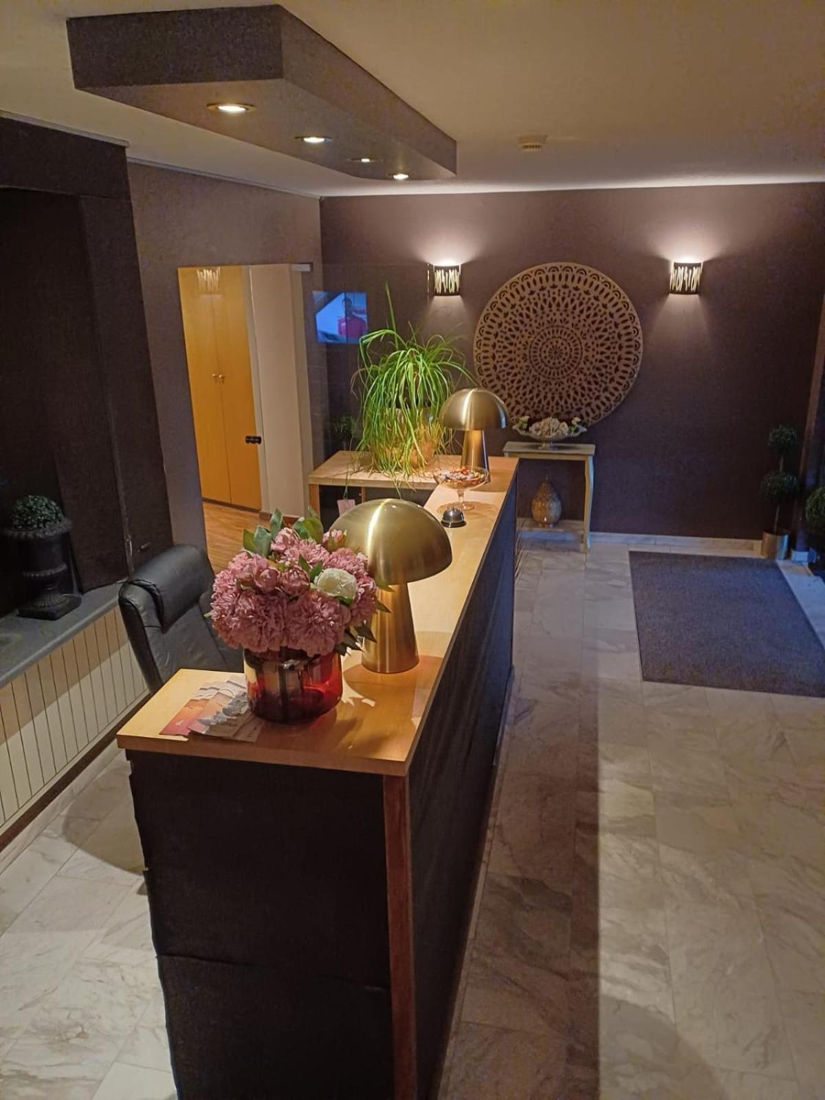 Park Hotel Airport 샤를루아 외부 사진