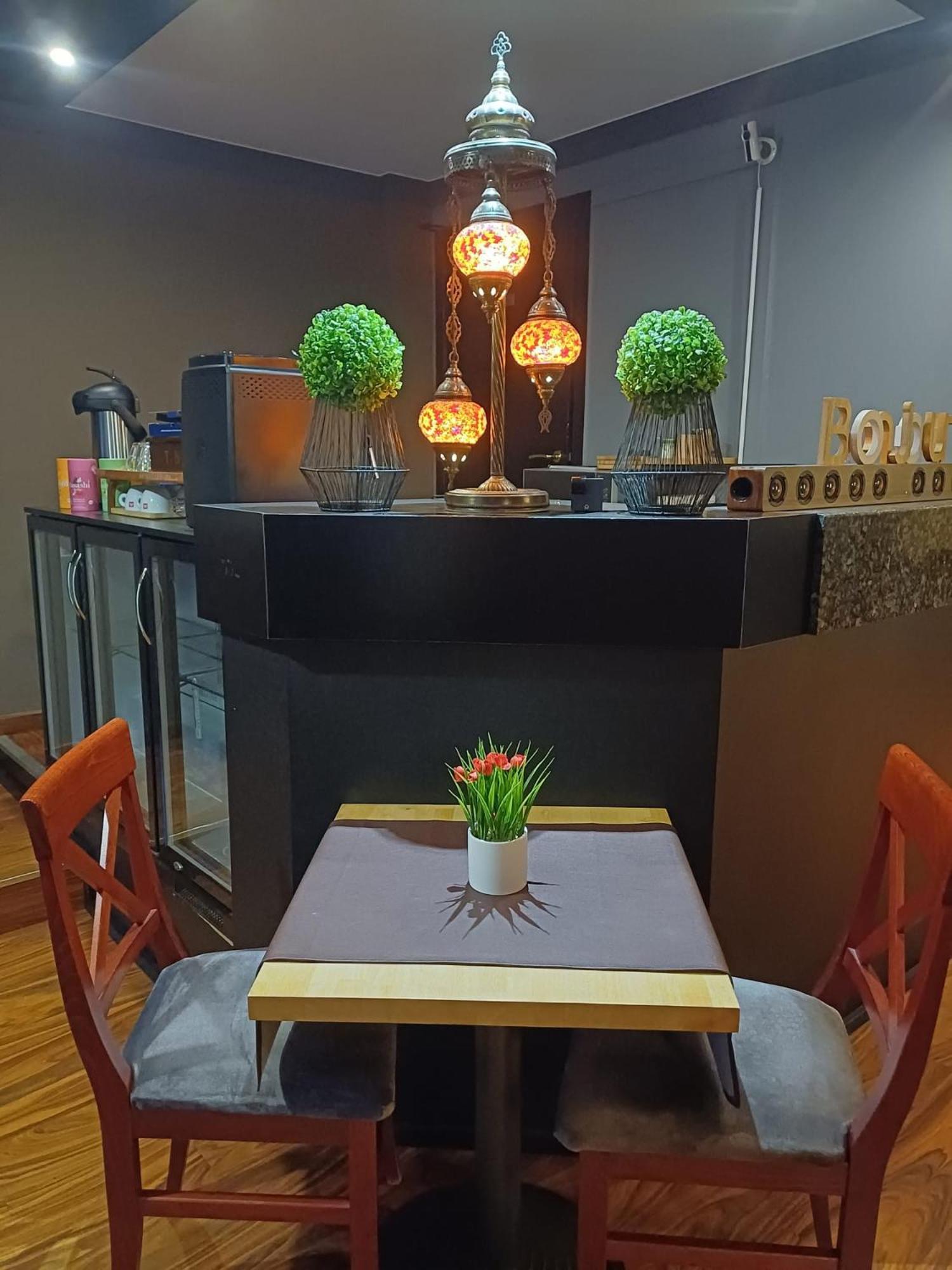 Park Hotel Airport 샤를루아 외부 사진
