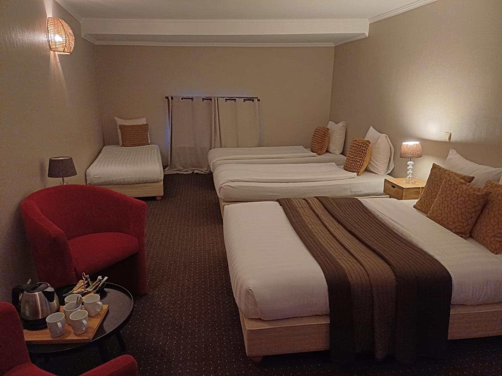 Park Hotel Airport 샤를루아 외부 사진